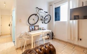 Comfortable Gonzaga Apartament - Em 1 Minuto A Pe Ta Na Praia Gonzaga Em Santos E No Shopping Balneario, 2 Ar-Condicionados, Portaria 24 Horas, Elevador, 1 Vaga Carro Gratis, Wi-Fi Gratis, Enxoval Gratuito, Praia Santos Gonzaga, Bicicleta Disponi